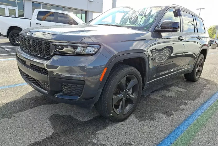 2022 Jeep Grand Cherokee Altitude photo 1