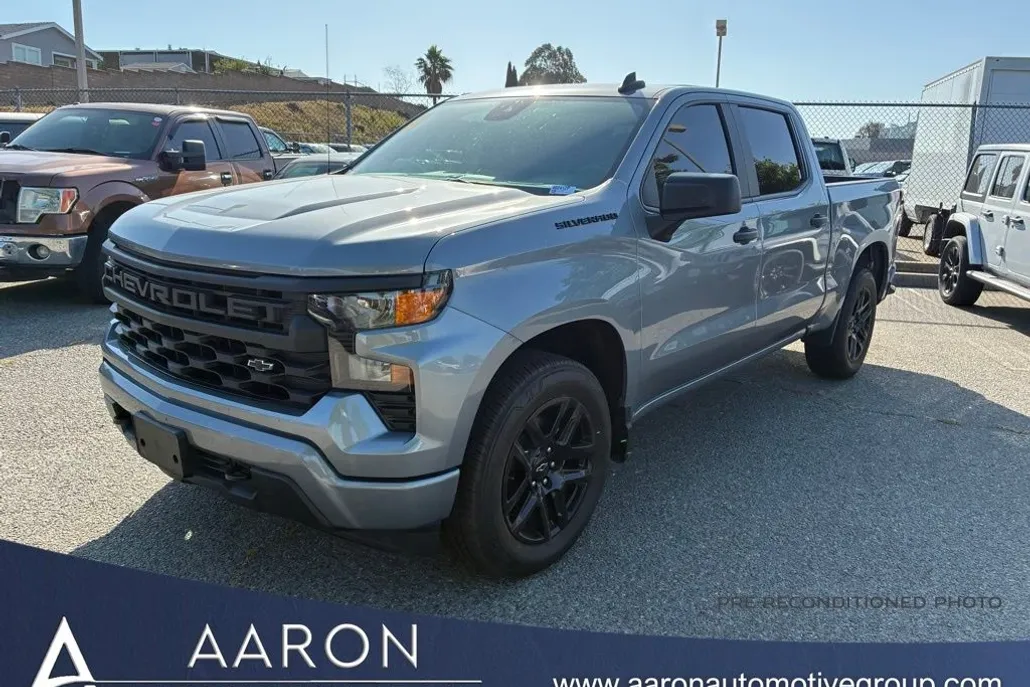 2024 Chevrolet Silverado 1500 Custom photo 1