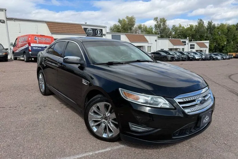 2010 Ford Taurus Limited photo 1
