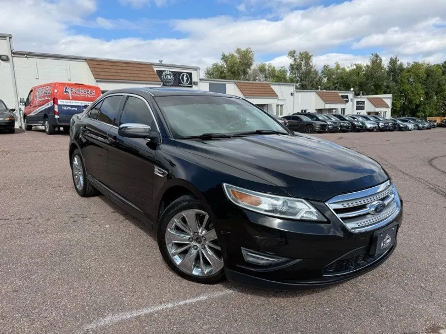 2010 Ford Taurus Limited photo 1