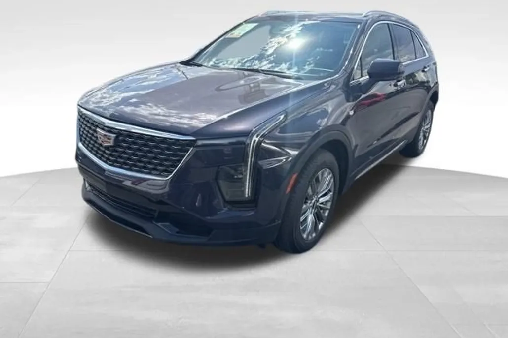 2024 Cadillac XT4 Premium Luxury photo 1