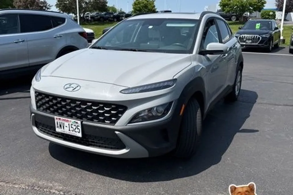 2022 Hyundai Kona SEL photo 1