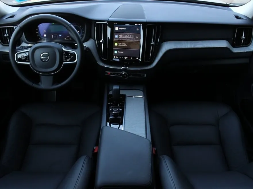 2025 Volvo XC60 B5 Plus photo 1