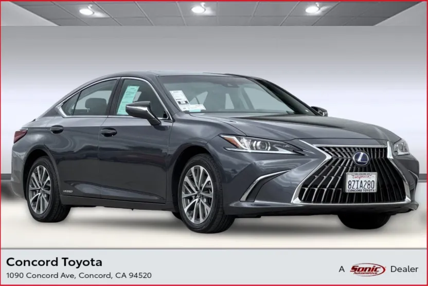 2022 Lexus ES 300h photo 1