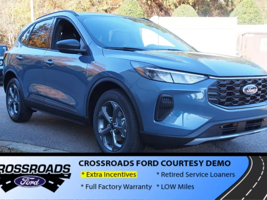 2025 Ford Escape ST-Line photo 1