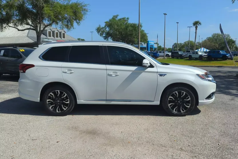 2018 Mitsubishi Outlander PHEV GT S-AWC photo 1