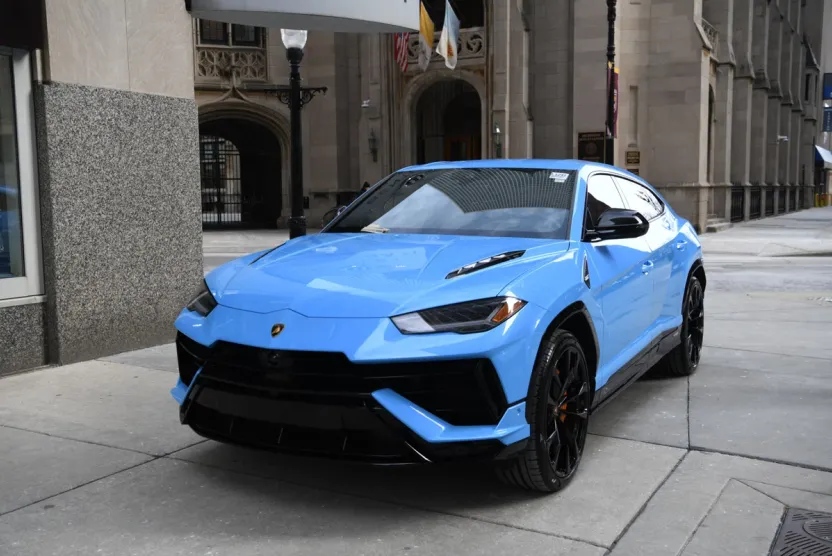 2024 Lamborghini Urus S photo 1