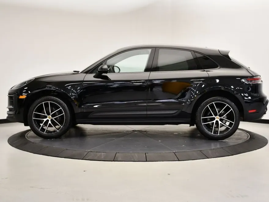 2023 Porsche Macan Base photo 1
