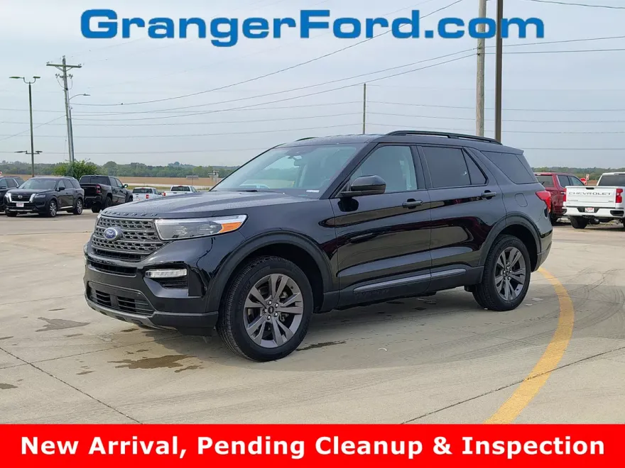 2023 Ford Explorer XLT photo 1