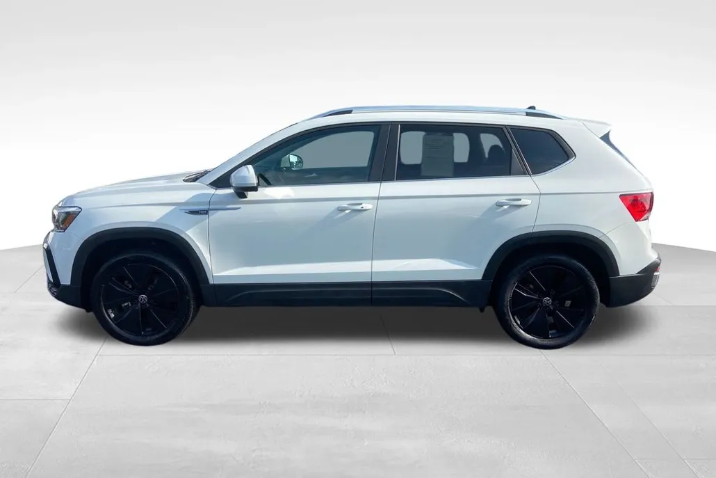 2022 Volkswagen Taos SE photo 1