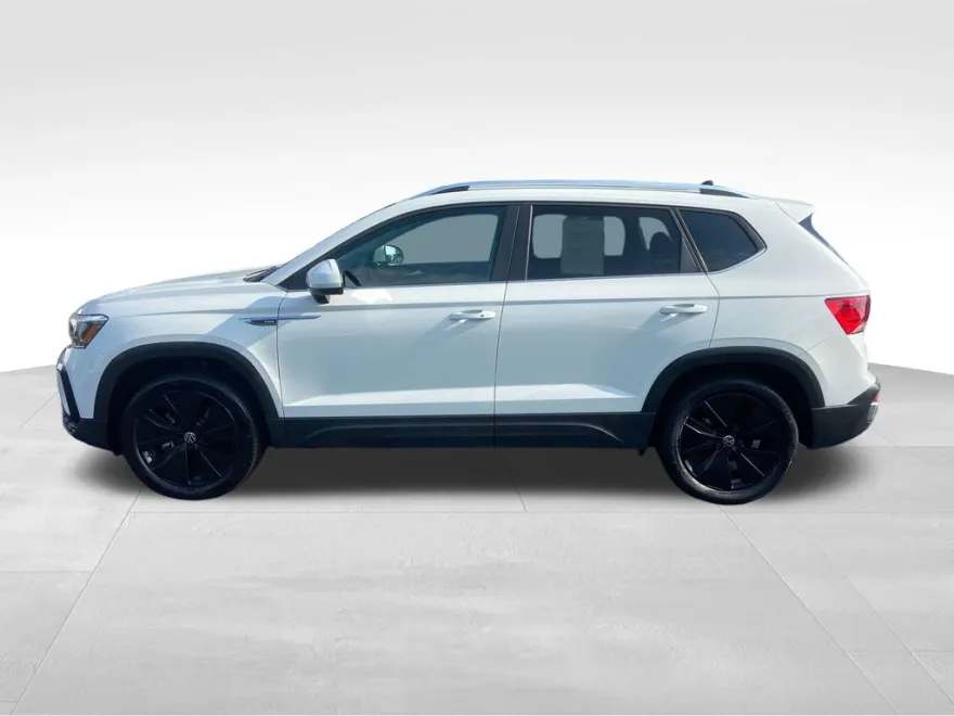 2022 Volkswagen Taos SE photo 1