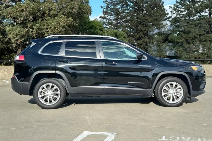 2019 Jeep Cherokee Latitude photo 1