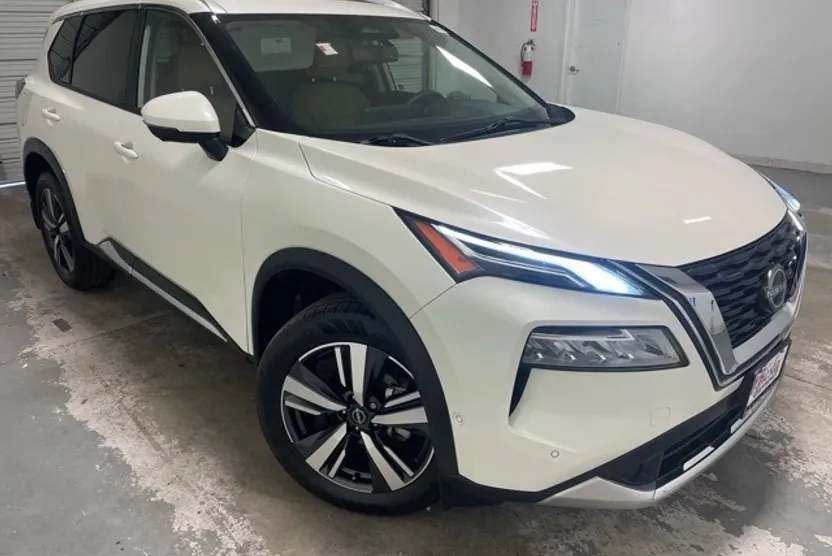 2023 Nissan Rogue Platinum photo 1