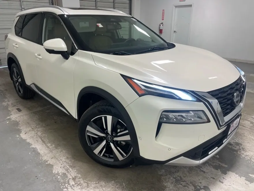 2023 Nissan Rogue Platinum photo 1