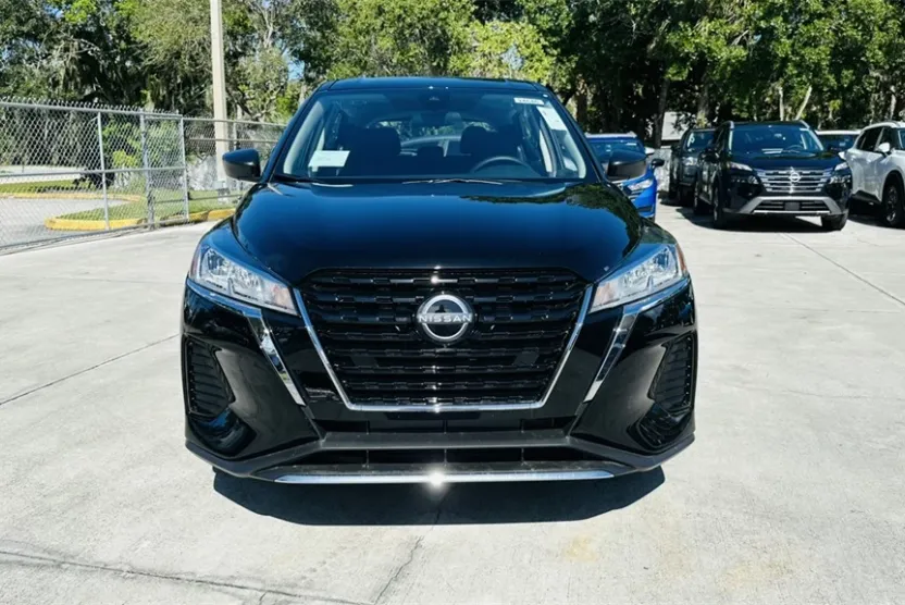 2025 Nissan Kicks Play S photo 1