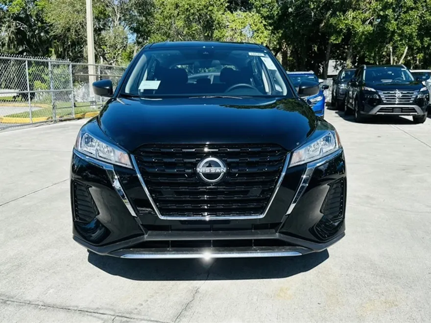 2025 Nissan Kicks Play S photo 1