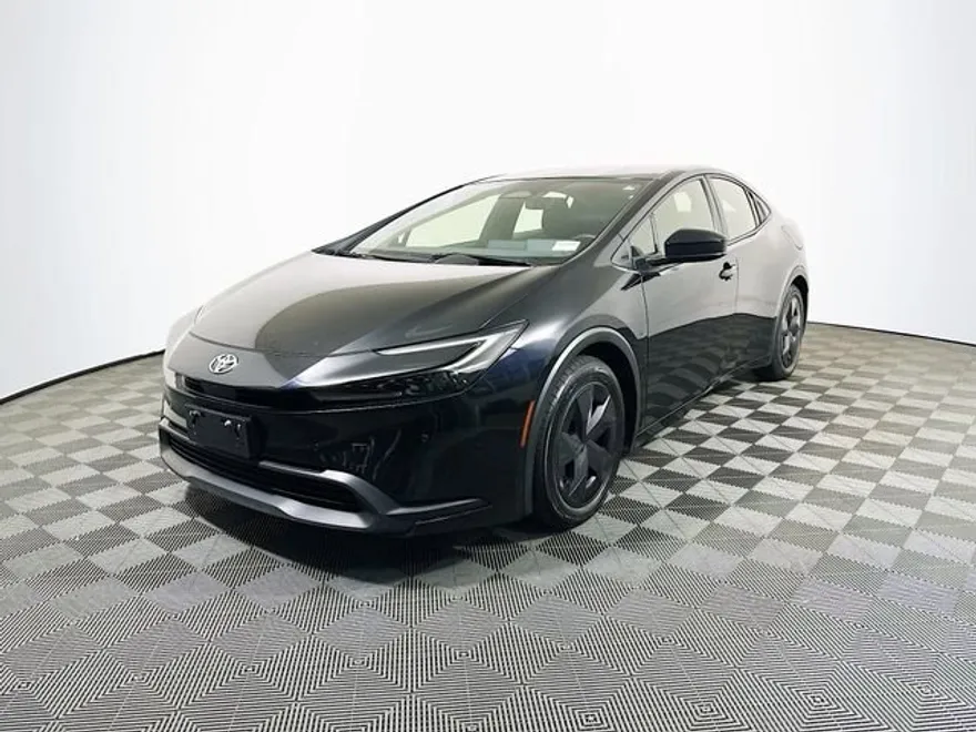2023 Toyota Prius LE photo 1