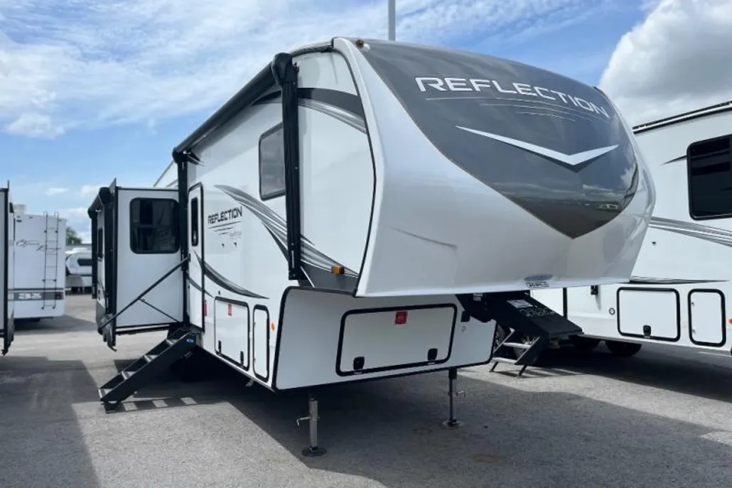 2025 Grand Design Recreational Reflection Narrow Body photo 1