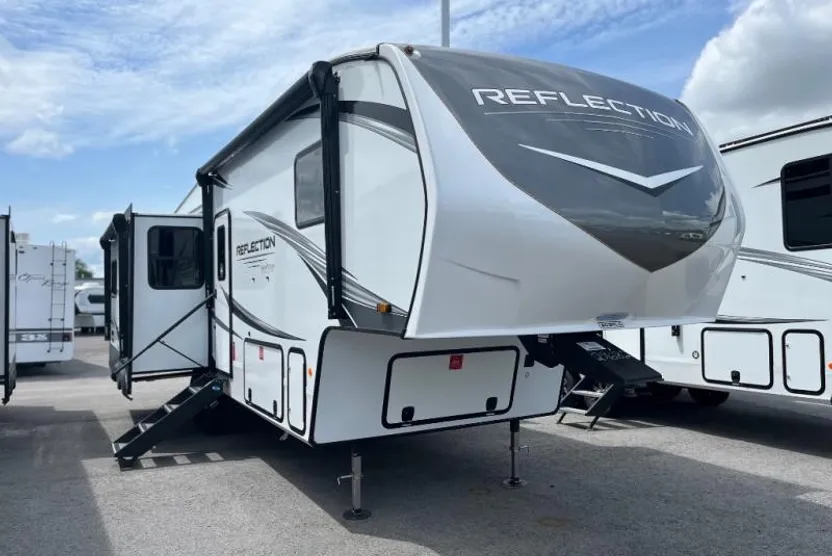 2025 Grand Design Recreational Reflection Narrow Body photo 1