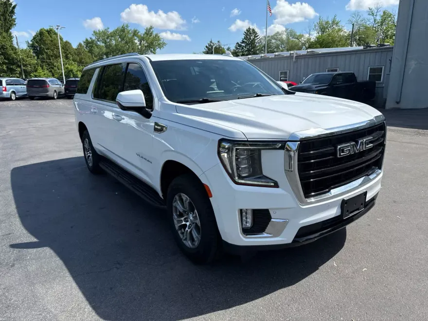 2023 Gmc Yukon XL SLE photo 1