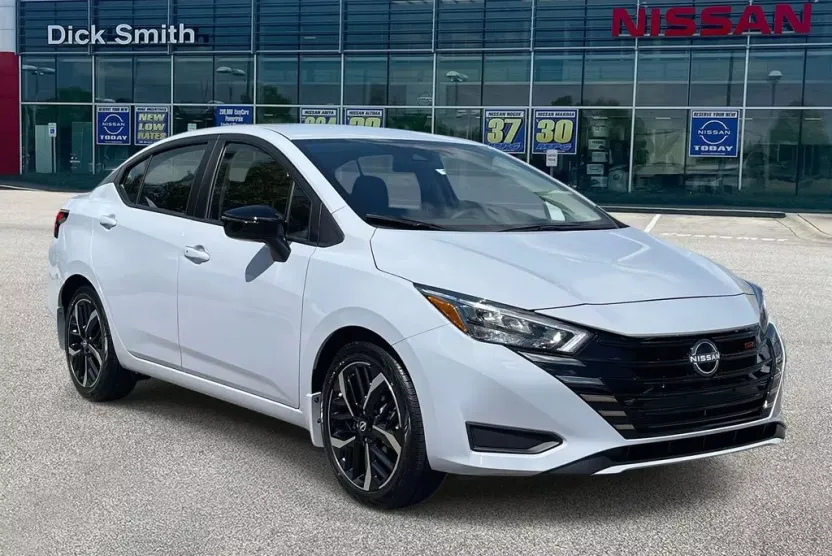 2025 Nissan Versa SR photo 1