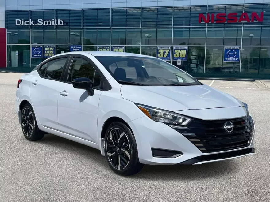 2025 Nissan Versa SR photo 1