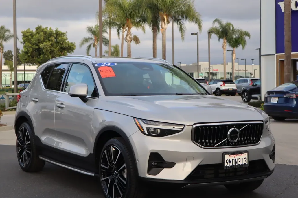 2024 Volvo XC40 AWD Ultimate photo 1