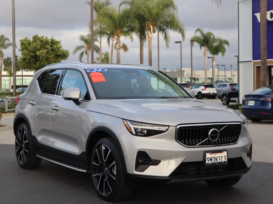 2024 Volvo XC40 AWD Ultimate photo 1