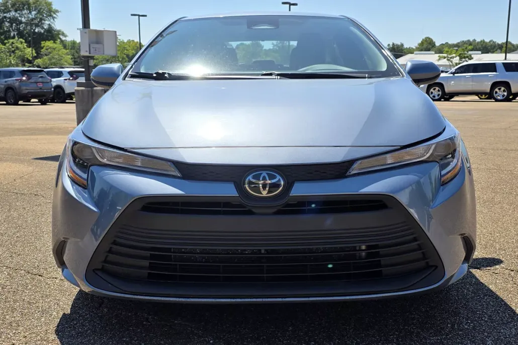 2024 Toyota Corolla LE photo 1
