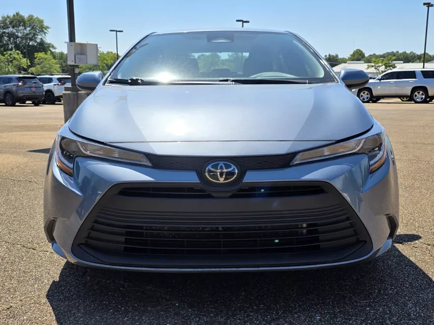 2024 Toyota Corolla LE photo 1