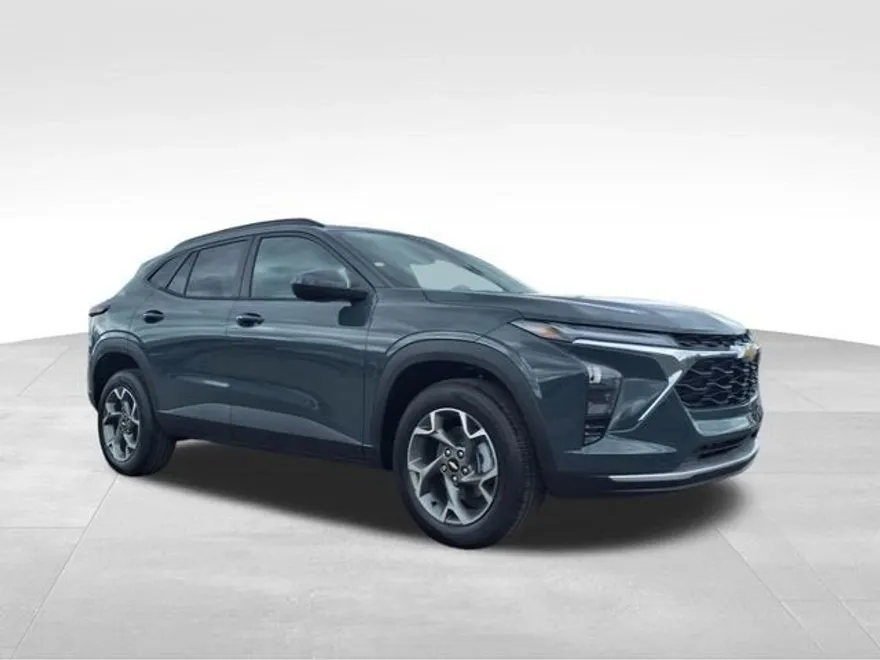 2025 Chevrolet Trax LT photo 1