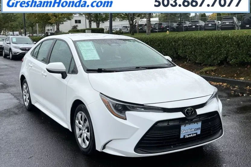 2023 Toyota Corolla LE photo 1