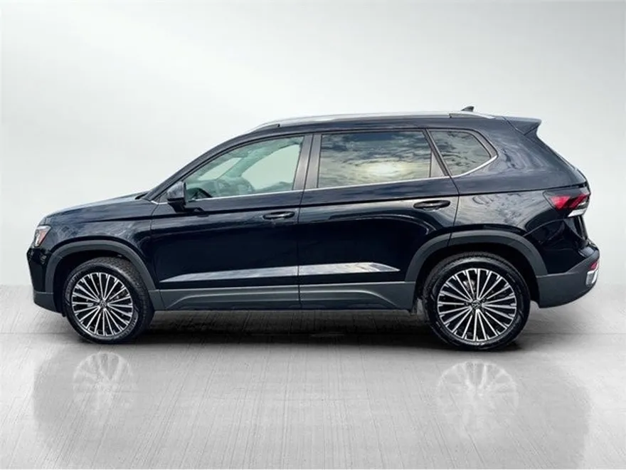 2025 Volkswagen Taos SE photo 1