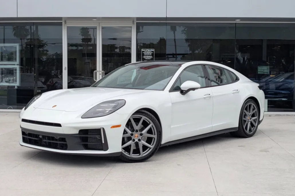 2025 Porsche Panamera 4 photo 1
