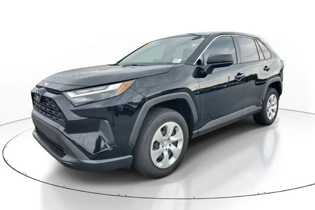 2023 Toyota RAV4 LE photo 1