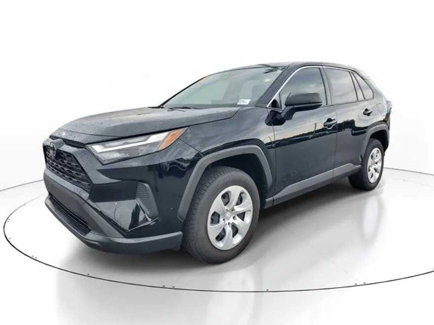 2023 Toyota RAV4 LE photo 1
