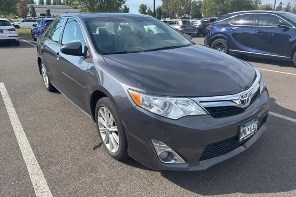 2014 Toyota Camry Hybrid XLE photo 1
