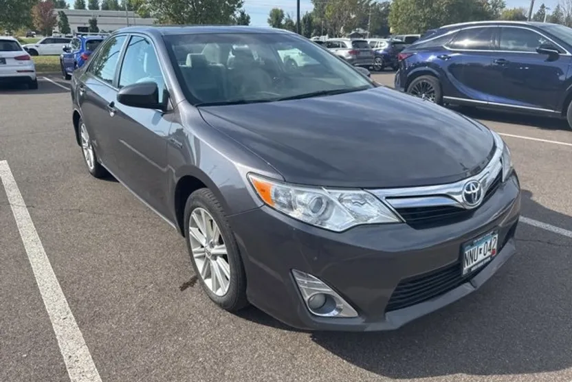 2014 Toyota Camry Hybrid XLE photo 1