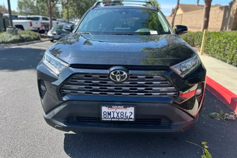 2019 Toyota RAV4 Limited photo 1