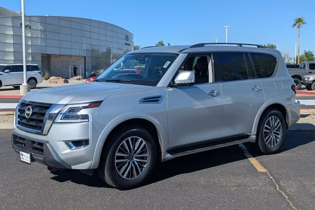 2023 Nissan Armada SL photo 1
