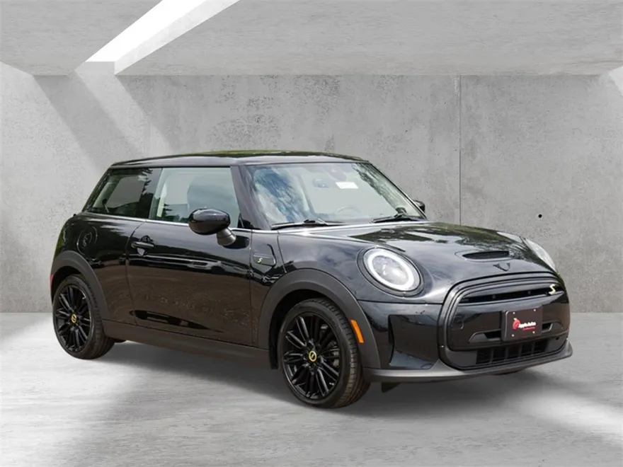 2024 Mini Cooper SE Iconic photo 1