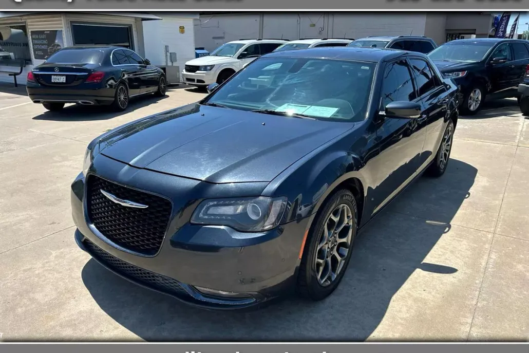 2016 Chrysler 300 photo 1