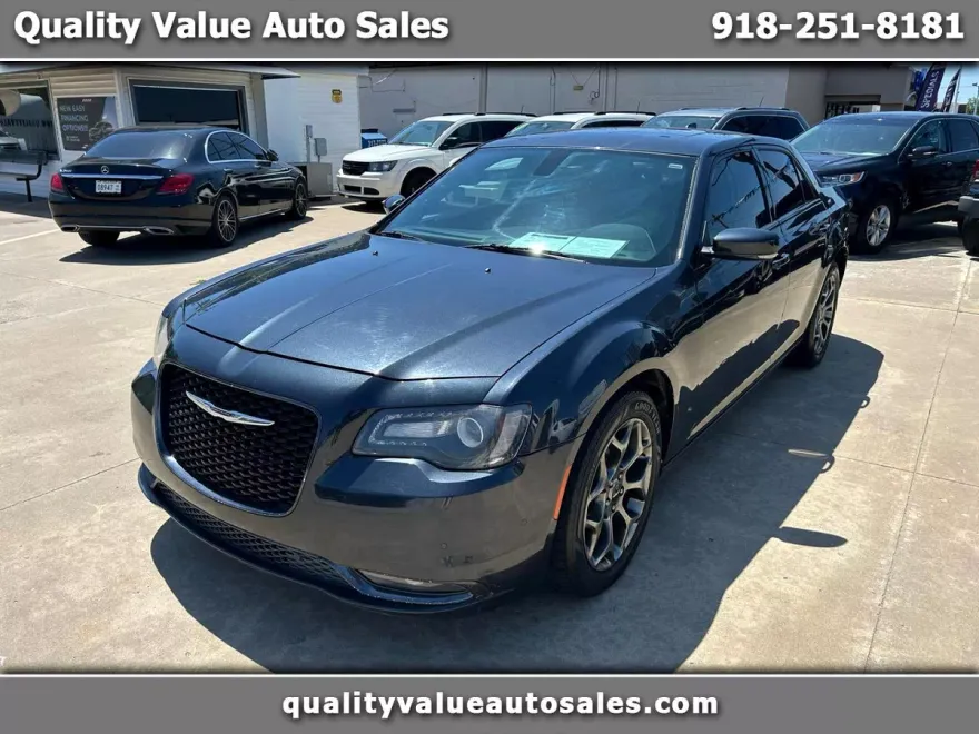 2016 Chrysler 300 photo 1