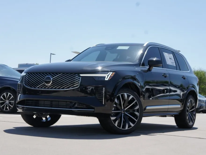 2025 Volvo XC90 T8 Core photo 1