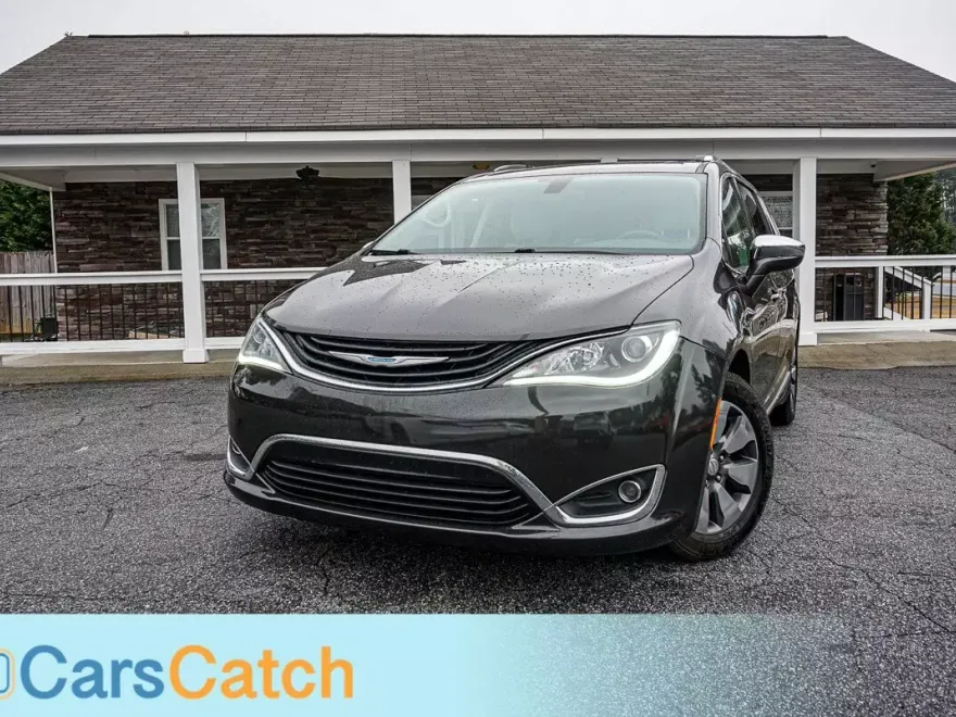 2017 Chrysler Pacifica Limited photo 1