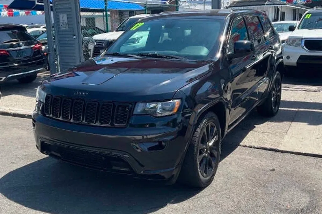 2017 Jeep Grand Cherokee Laredo photo 1