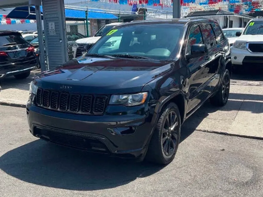 2017 Jeep Grand Cherokee Laredo photo 1