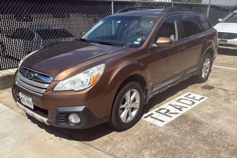 2013 Subaru Outback 2.5i Limited photo 1