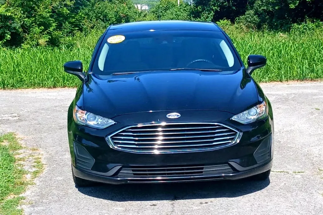 2019 Ford Fusion S photo 1