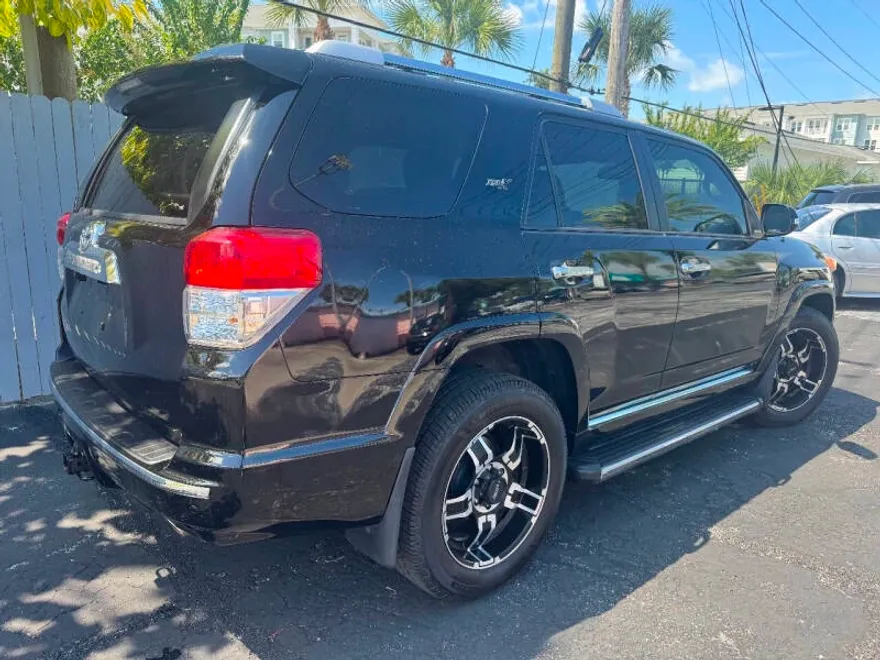 2013 Toyota 4Runner SR5 photo 1